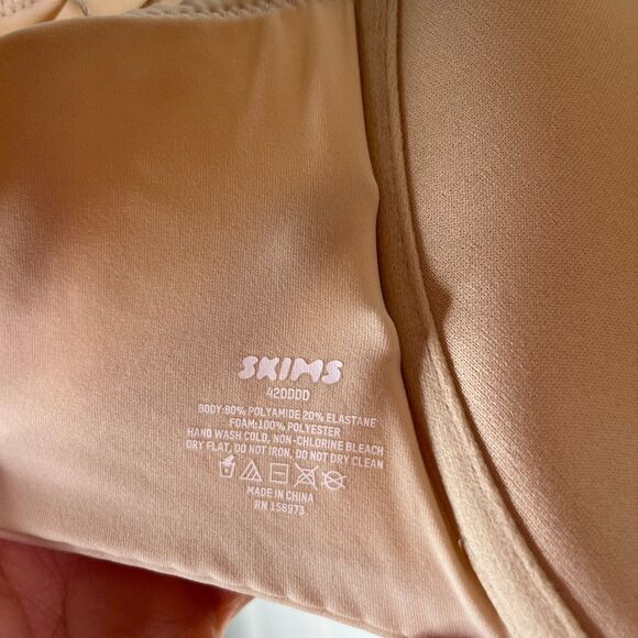 SKIMS Fits Everybody T-Shirt Bra Molded Demi Coverage Sexy Bra 42DDDD  NWT #533 - Picture 9 of 10